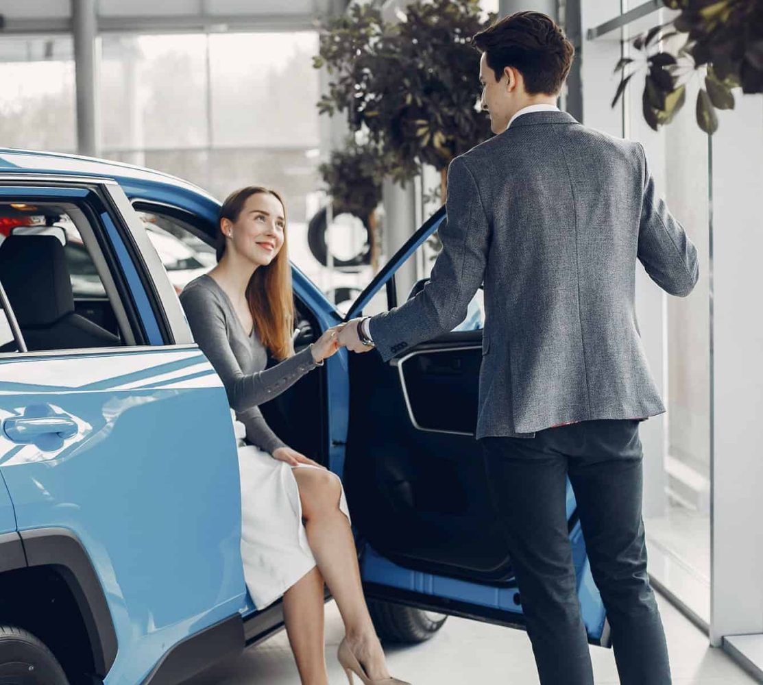 elegant-couple-in-a-car-salon